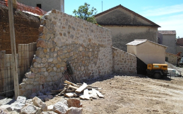 MUR EN PIERRE